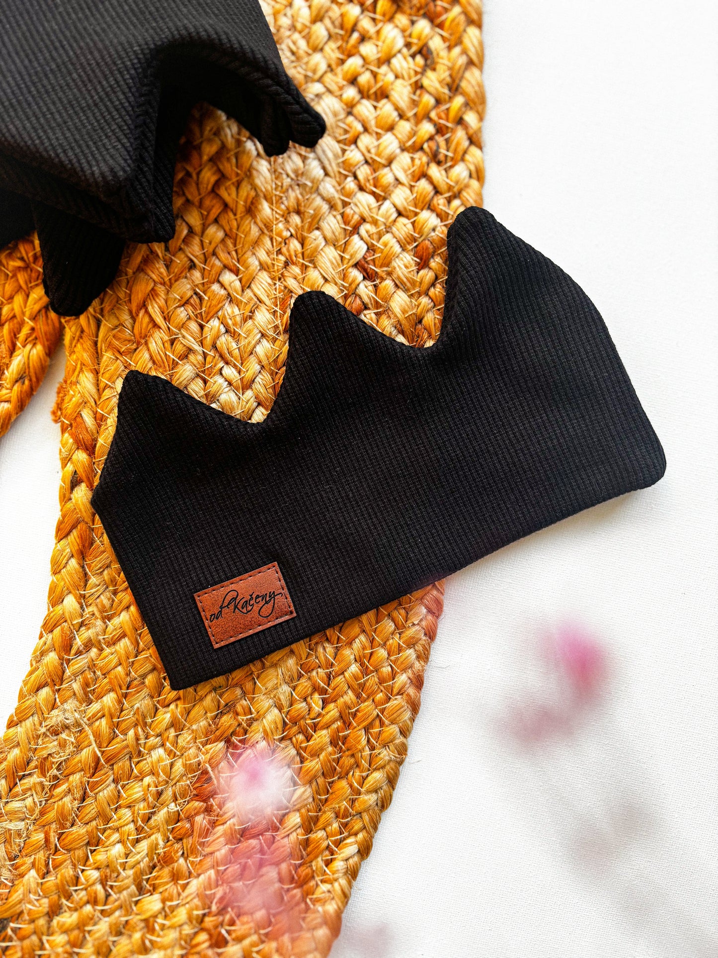 Žebrovaná korunka Black