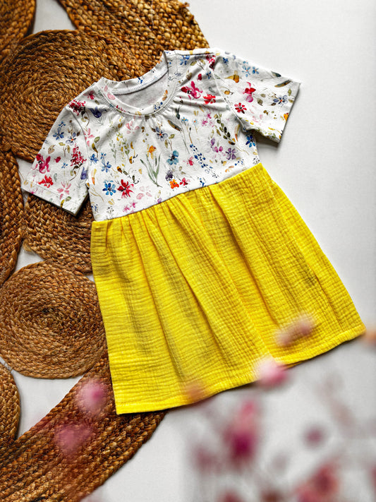 Šaty z kombinovaných materiálů