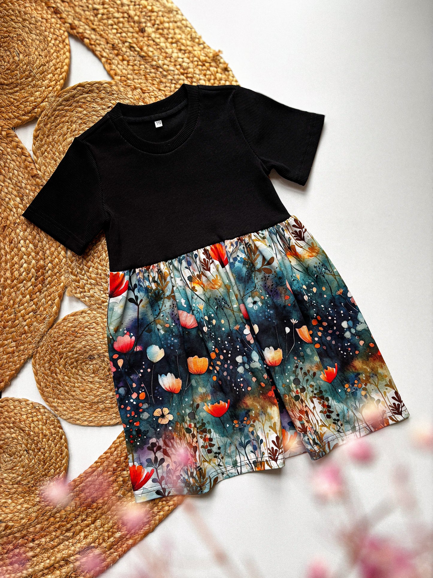 Šaty z kombinovaných materiálů