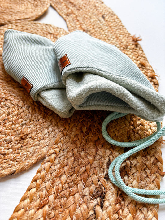 Ušanka se šnůrkami Mint